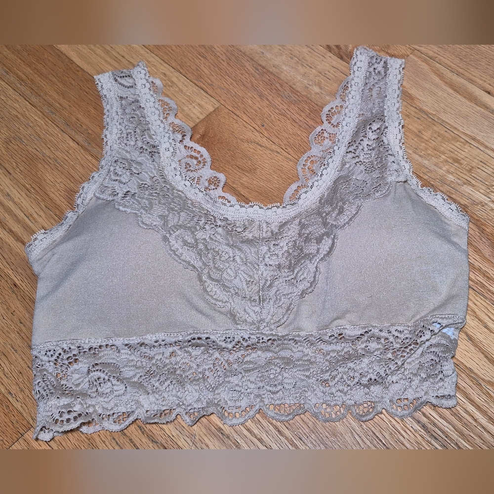 Altar'd State Women's Size M/L Nude Lace Bralette with Scalloped Trim EUC
